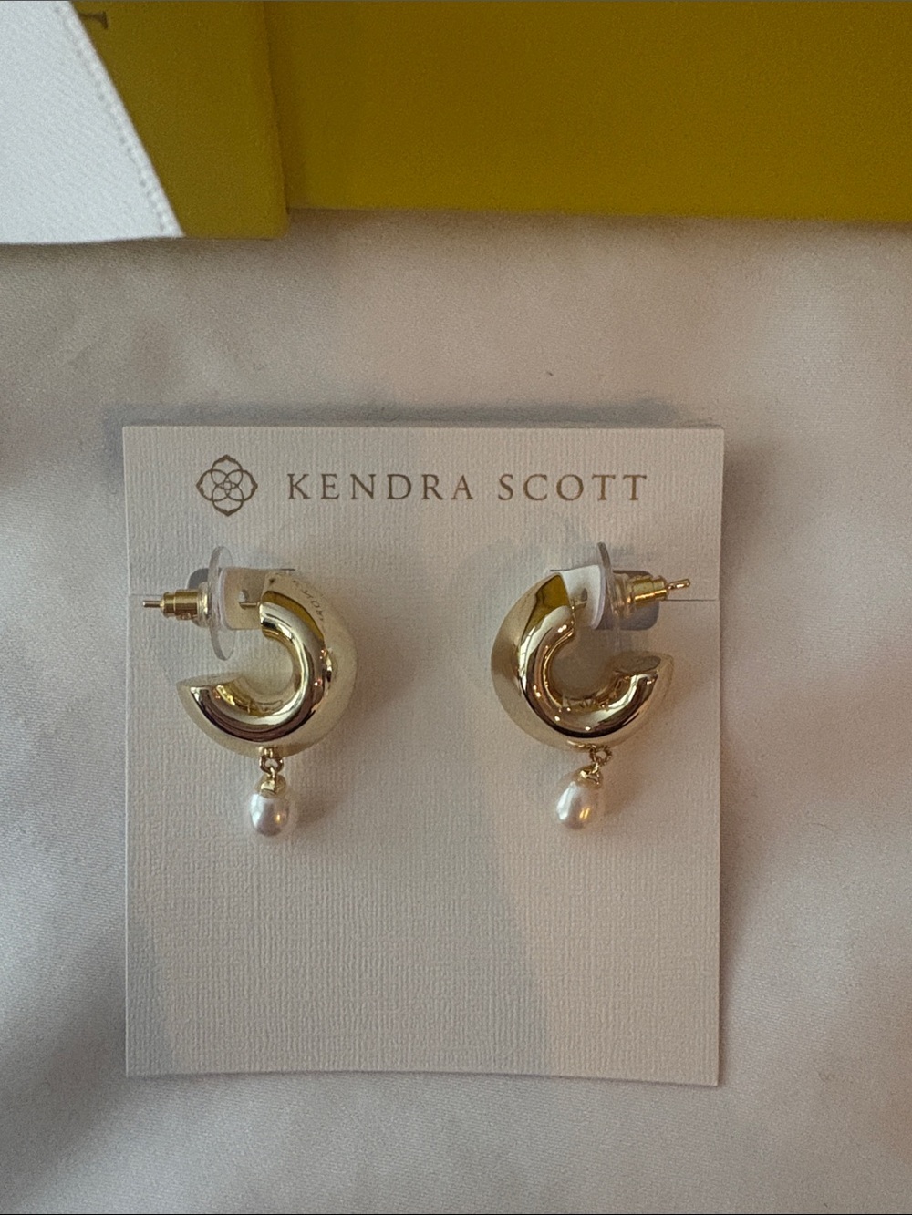 Kendra Scott Oakland Pearl Gold Huggie Earrings - Picture 10 of 10